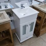 Vanitory Maral con patas y puerta de con vidrio