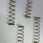 Resorte para botón de bronce