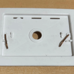 Tapa plástica para depósito embutir sin botón