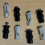 Tornillo y expansor para asiento inodoro cierre suave